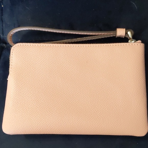 Pink coach Wristlet - Picture 2 of 4